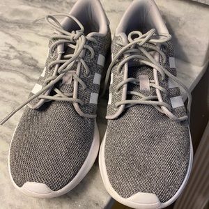 Adidas cloud foam sneaker size 6